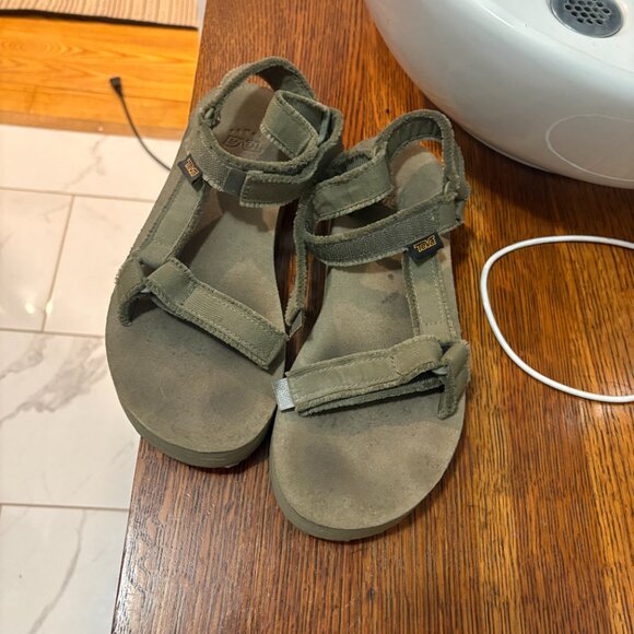 Gently Used Condition TEVA Womens Green Strappy Sandals Size 7 - Picture 2 of 6